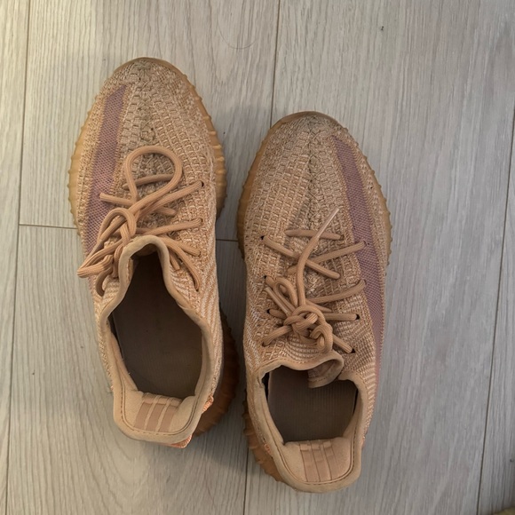 Yeezy boost US 6.5 - Picture 2 of 5